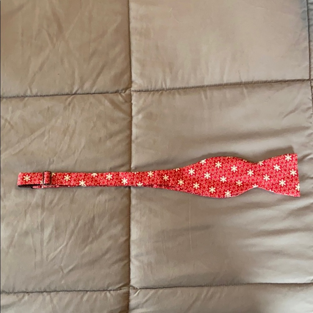 Vineyard Vines Snowflake Bow Tie